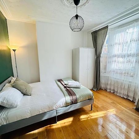 ロンドンElegant House In Stratfordアパートメント エクステリア 写真