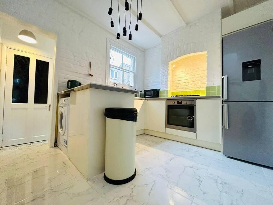 ロンドンElegant House In Stratfordアパートメント エクステリア 写真