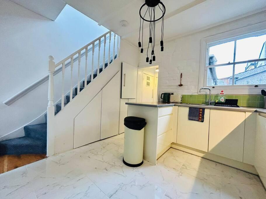 ロンドンElegant House In Stratfordアパートメント エクステリア 写真