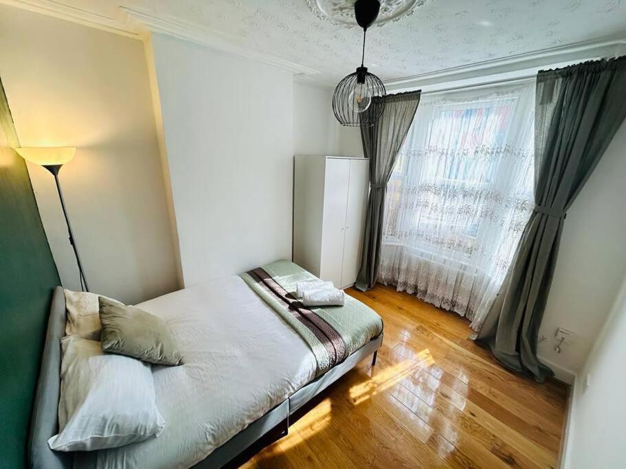 ロンドンElegant House In Stratfordアパートメント エクステリア 写真