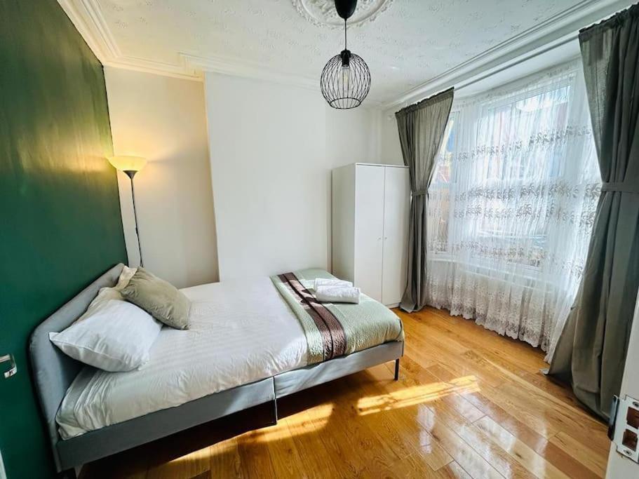 ロンドンElegant House In Stratfordアパートメント エクステリア 写真